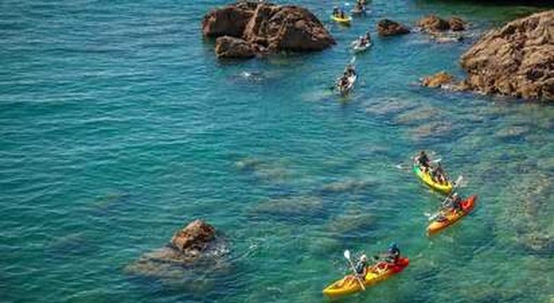 Balade guidée en Kayak autour de la côte rocheuse de Sète - Barberoussette