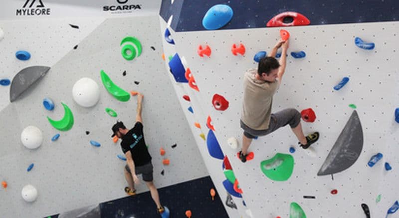 Salle d'escalade indoor à Tours