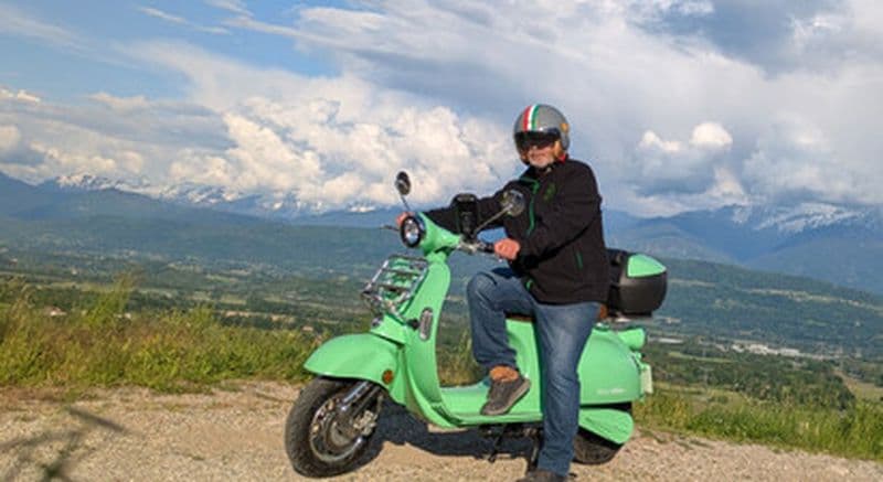 Balade en Vespa Électrique à Chambéry et découverte des vignobles