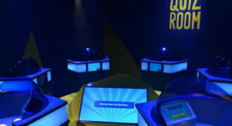 Participation à un Quiz Immersif dans un décor de jeu télé à La Réunion
