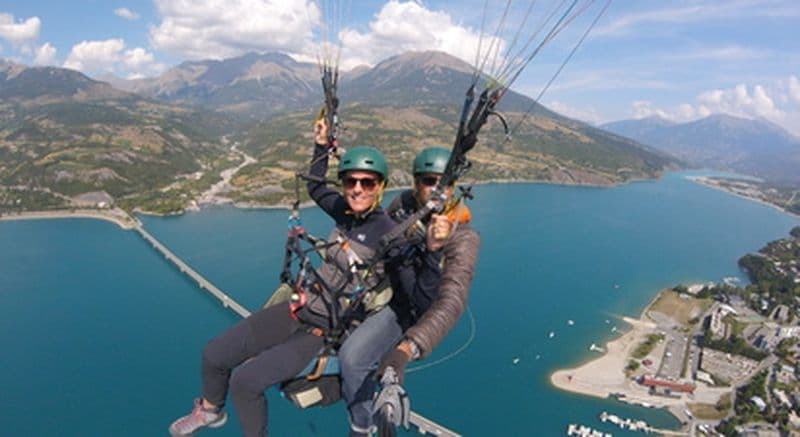 Baptême en Parapente au lac de Serre-Ponçon près de Gap