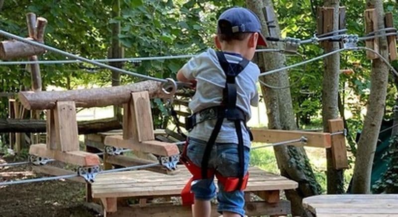 Parcours d'accrobranche pour enfants à Ébreuil dans l'Allier