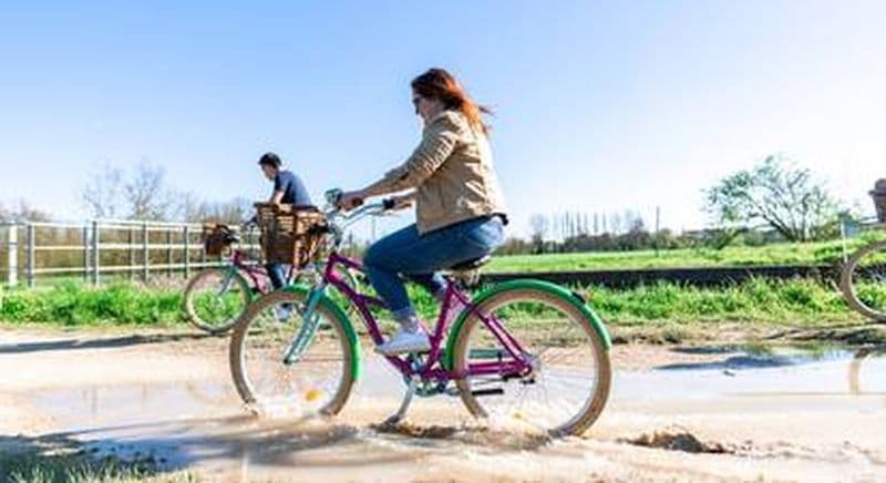 Balade en vélo guidée sur les traces des moines bâtisseurs à Maillezais près de la Rochelle
