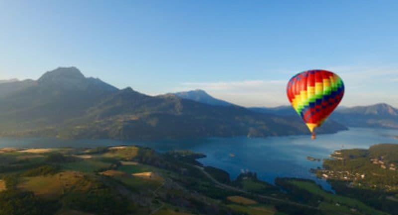 Vol en montgolfière au lac de Serre-Ponçon