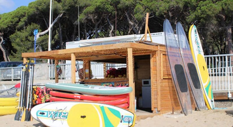 Paddle géant sur la plage de la Garonnette à Sainte-Maxime