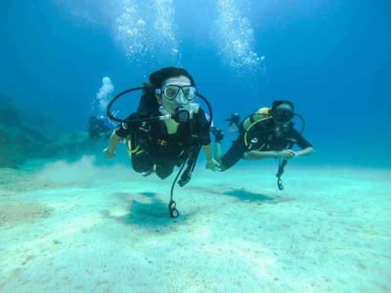 Découverte de la plongée sous-marine dans le golfe Saronique, au départ d'Athènes