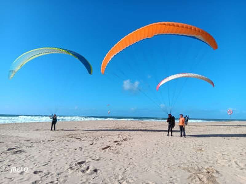 Cours d'initiation au vol en parapente sur les plages de Lisbonne
