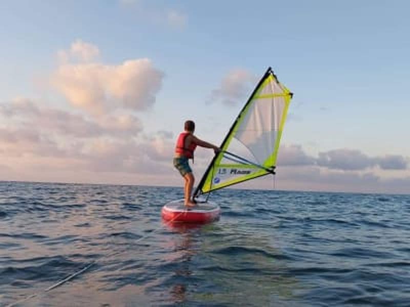 Cours de planche à voile pour débutants près de Porto Torres, Sardaigne