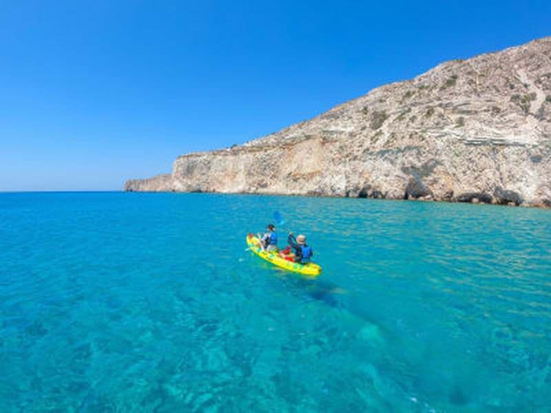 Billet Excursion guidée en kayak depuis la plage de Fyriplaka à Milos