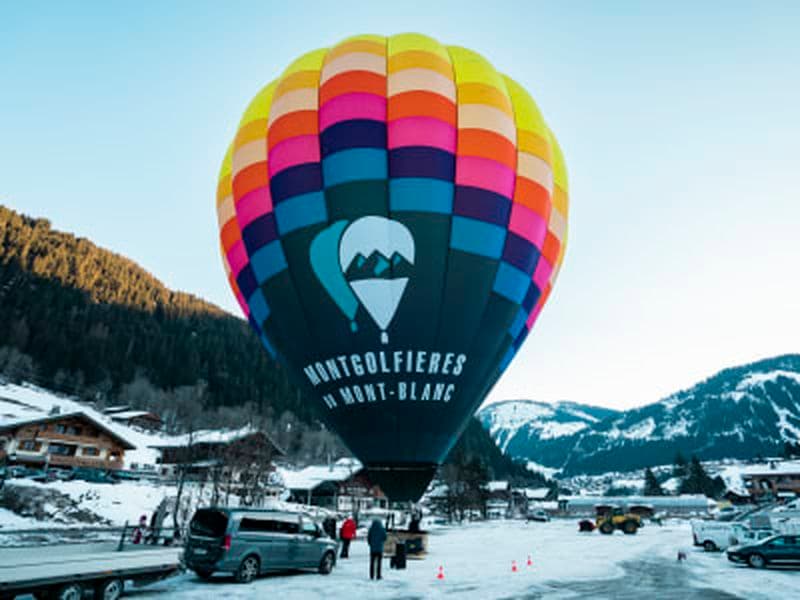 Vol en montgolfière au-dessus des Alpes près de Châtel
