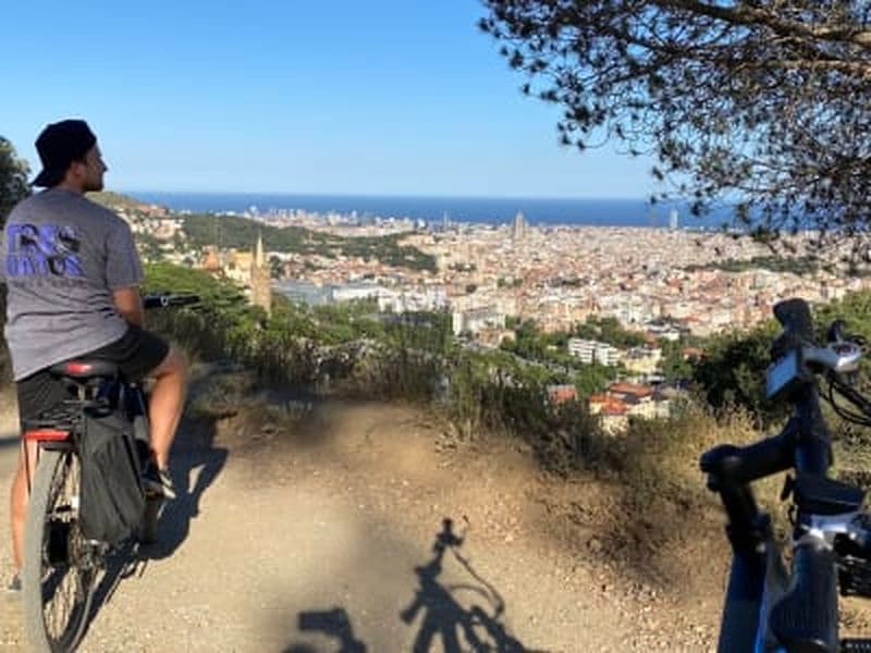 Ascension vers Tibidabo en VTT électrique depuis Barcelone