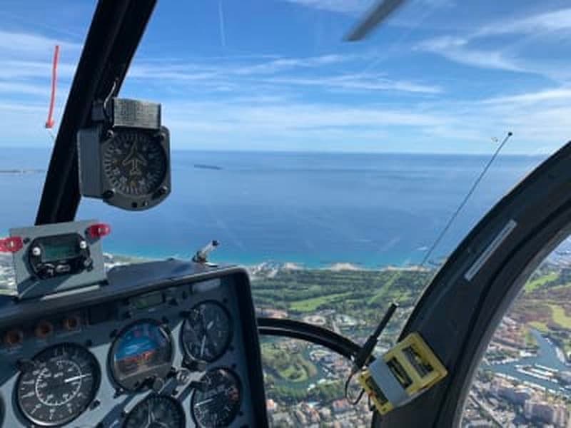 Initiation au pilotage d’hélicoptère à Cannes