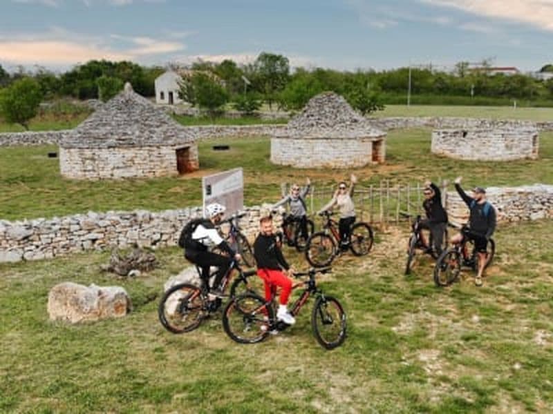 Excursion en E-Biking avec dégustation de vin à partir de Vodnjan près de Pula