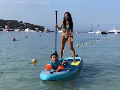 Location de stand up paddle à Antibes dans la baie de la Garoupe