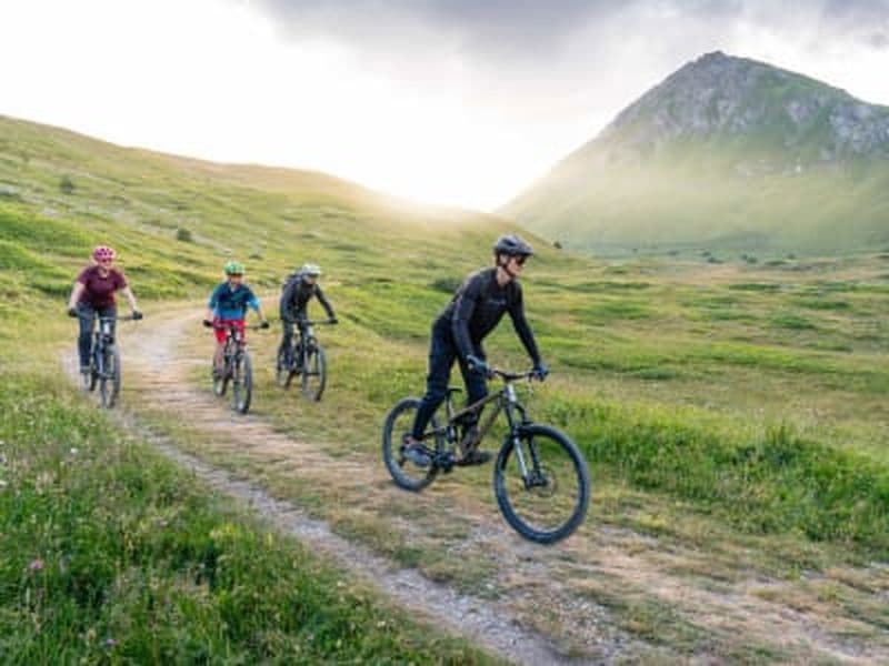 Descente du col du Lautaret à VTT au Monêtier-les-Bains, près de Serre Chevalier