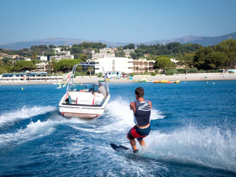 Ski nautique à Cagnes-sur-Mer près de Nice