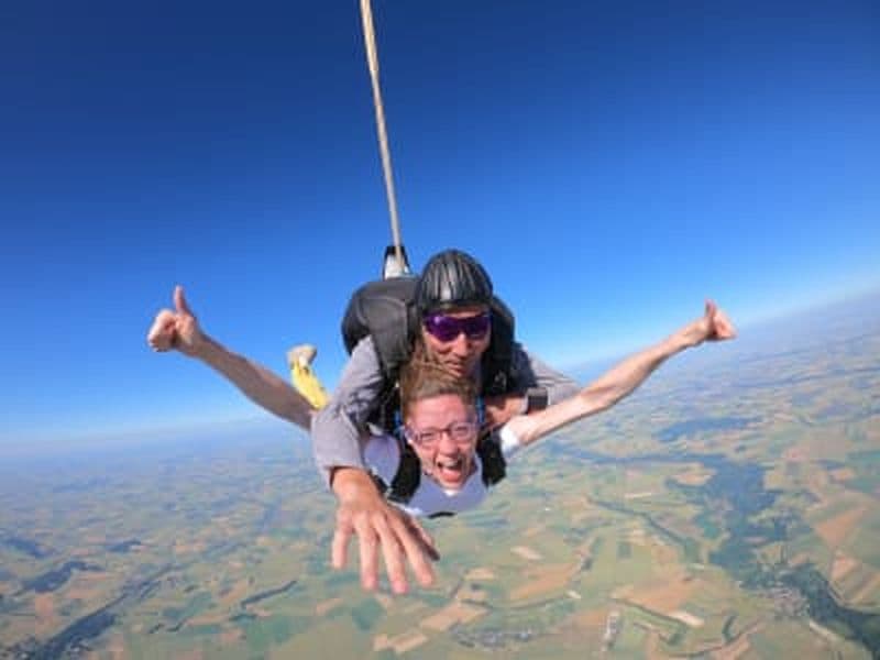 Billet Saut en parachute tandem à 4000m à Péronne, près de Paris