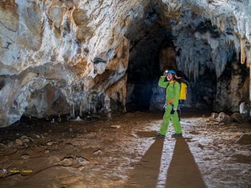 Spéléologie dans la grotte des 2 Avens près de Vallon-Pont-d’Arc, Ardèche