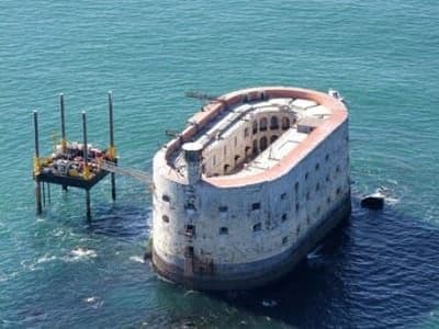 Vol en gyrocoptère au-dessus de Fort Boyard près de La Rochelle