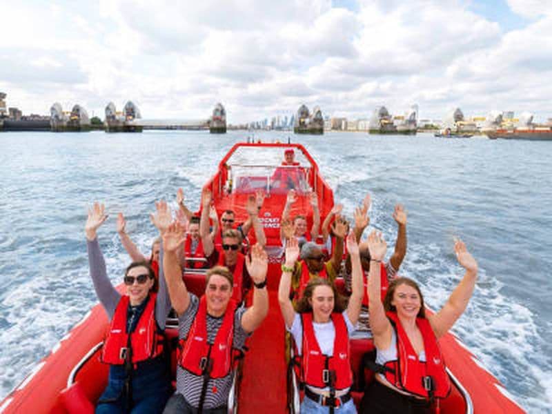 Excursion nocturne en bateau à moteur sur la Tamise à Londres