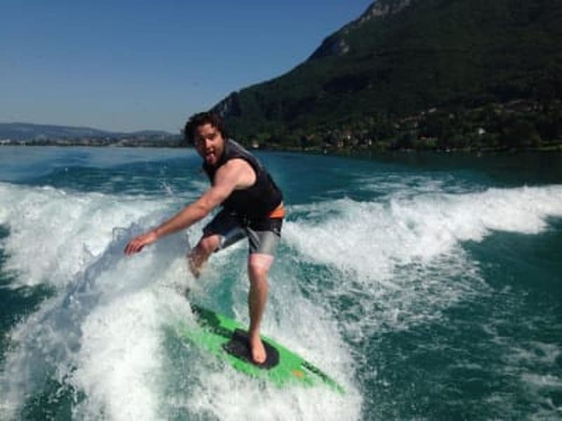 Billet Découverte du wakeboard ou wakesurf en bateau sur le lac d'Annecy