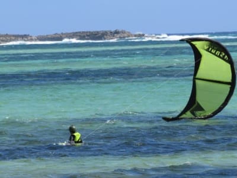 Cours de Kitesurf dans la Baie de Sakalava, Madagascar