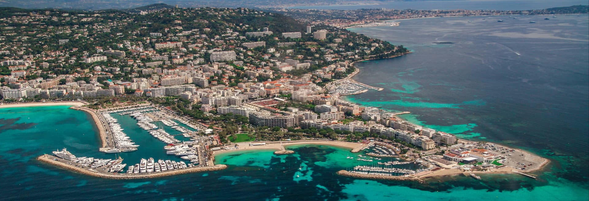 Vol privé en avion de tourisme au-dessus de Cannes