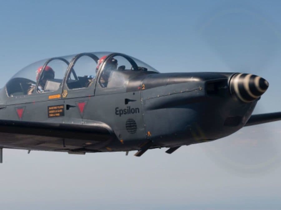 Vol à bord d'un avion chasseur Epsilon à la Roche-sur-Yon (85)