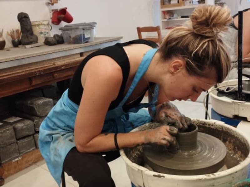 Billet Atelier privatif découverte du tournage en céramique à Grenoble