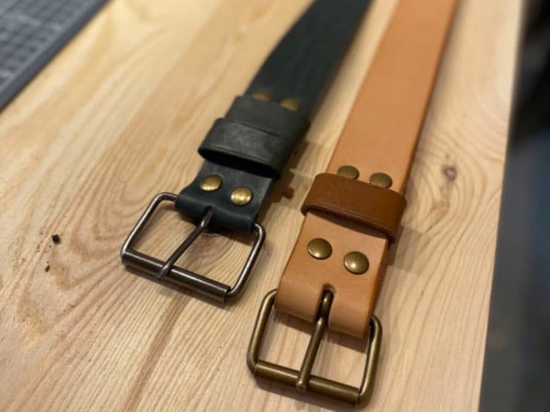 Atelier maroquinerie création d'une ceinture à Lyon (69)