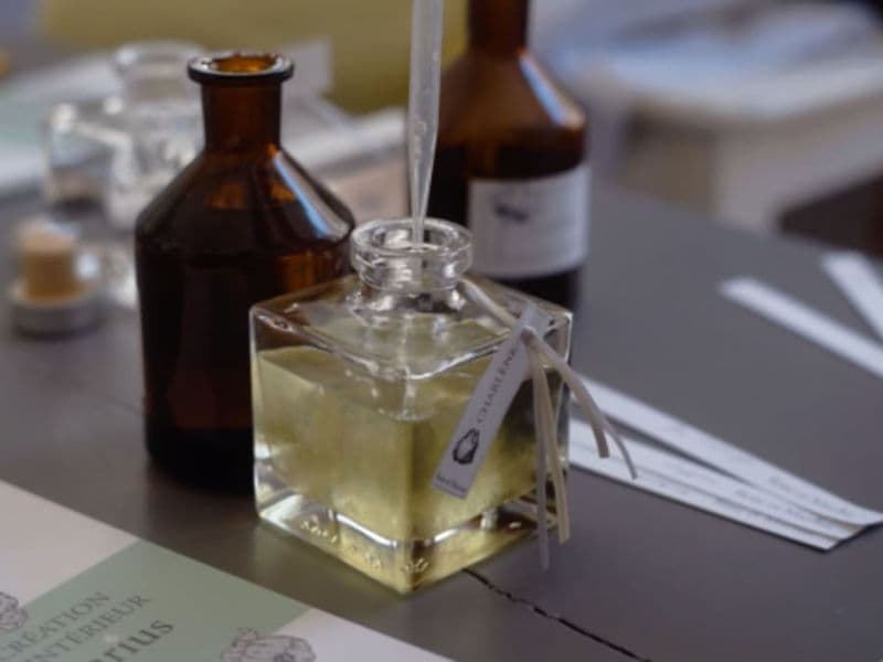 Billet Atelier création de parfum d'intérieur à Aix-en-Provence (13)