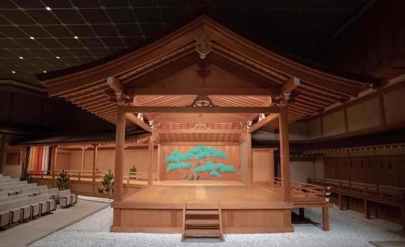 Tokyo : représentation de Noh et Kyogen au Théâtre National de Noh