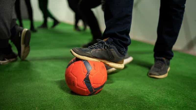 Lancer de hache et football de table humain