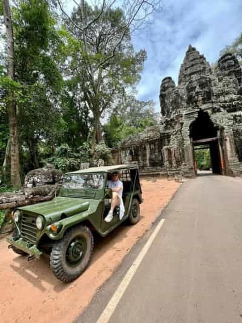 Siem Reap : aventure dans les temples d'Angkor en Jeep militaire