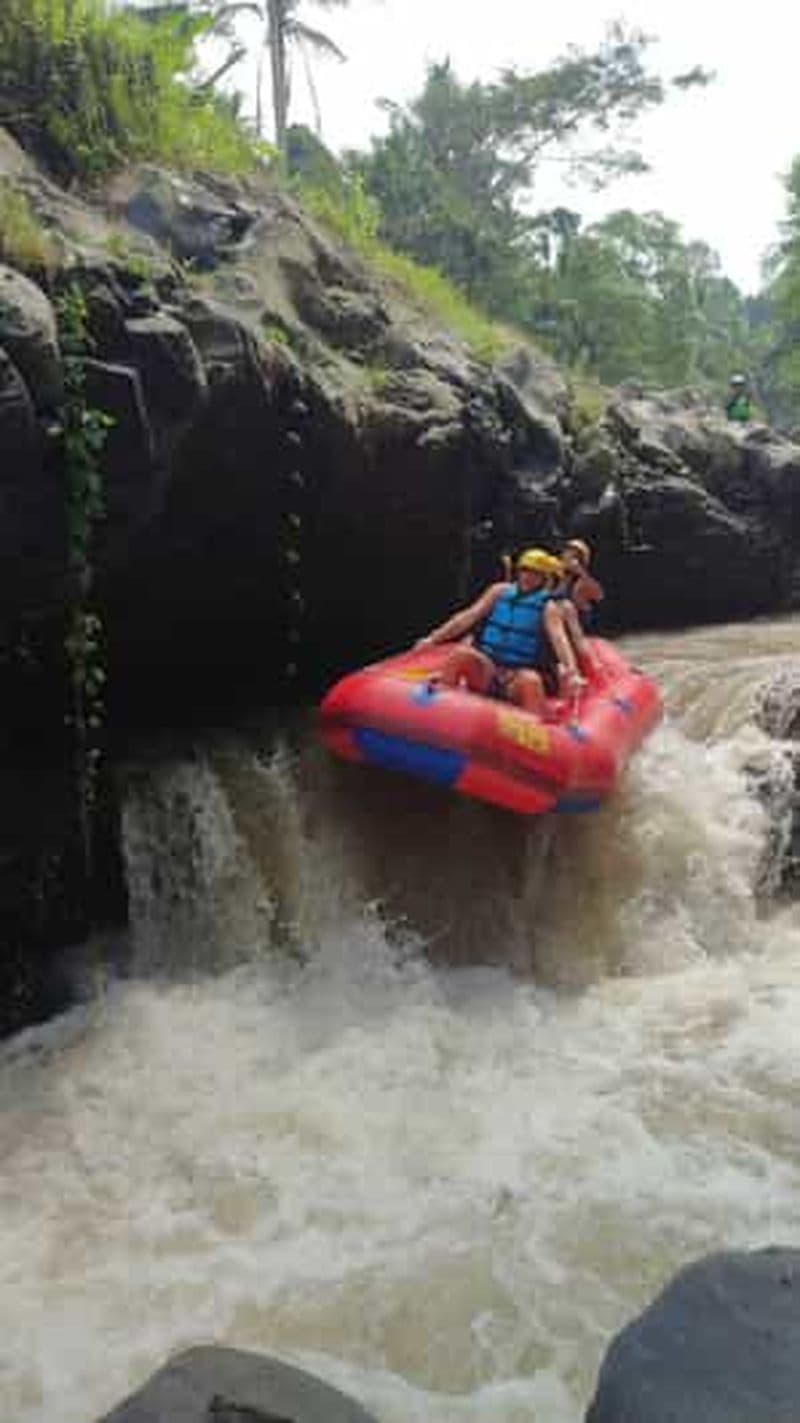 Lombok : centre islamique, temple balinais et rafting