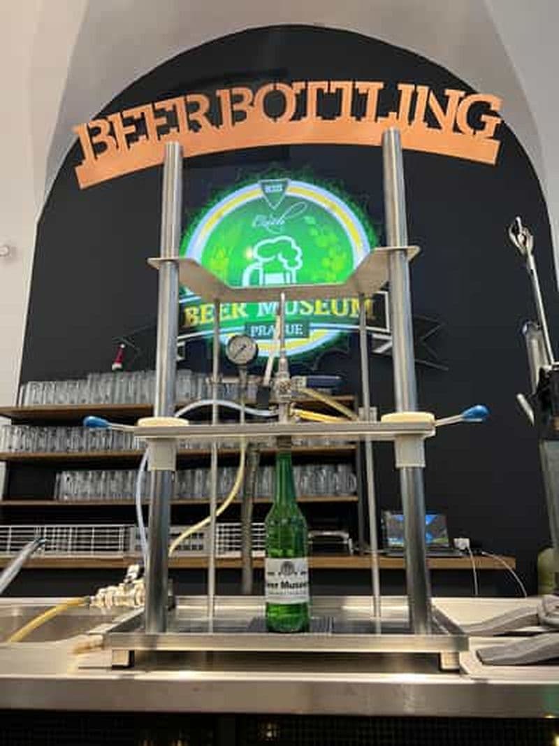 Billet Prague : Visite du musée de la bière avec dégustation et embouteillage de bière