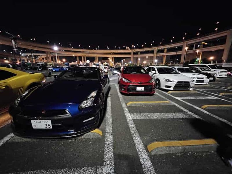 Visite en voiture de location de Daikoku en soirée en semaine dans une voiture de sport japonaise