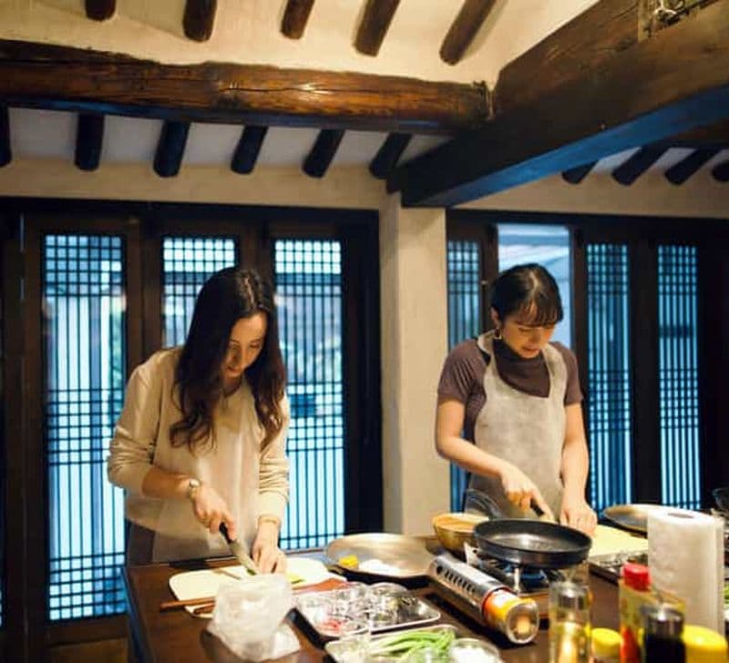 Cours de cuisine royale à Séoul dans un hanok centenaire