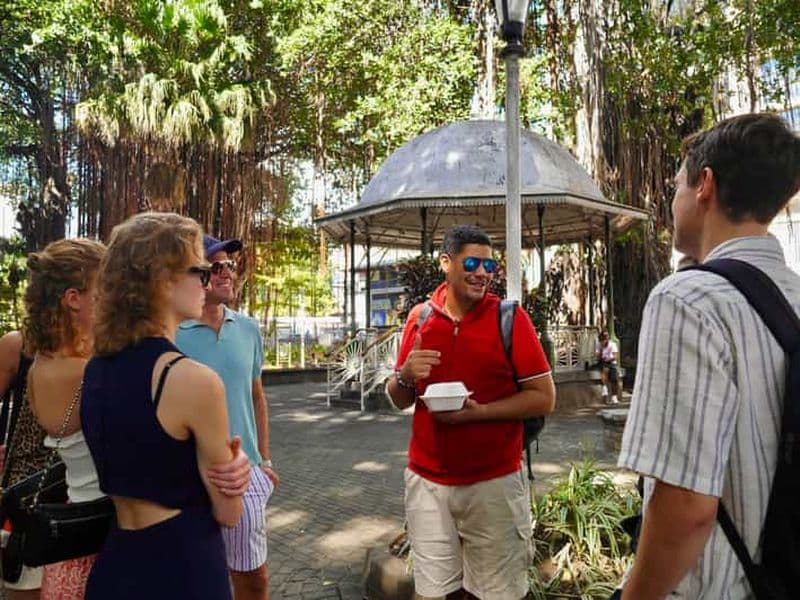 Billet Port Louis : visite à pied des spécialités culinaires de rue et des sites incontournables de la ville