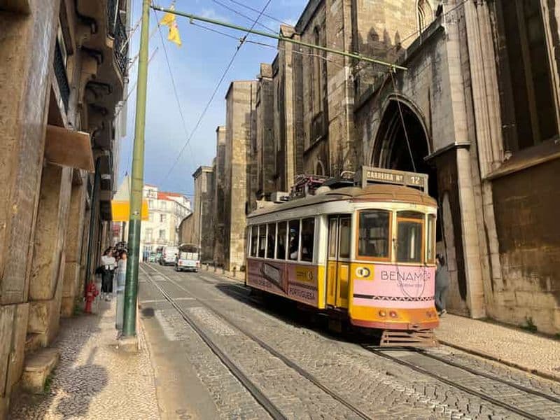 Lisbonne : visite à pied avec trajet en tramway historique n° 28 et dégustations
