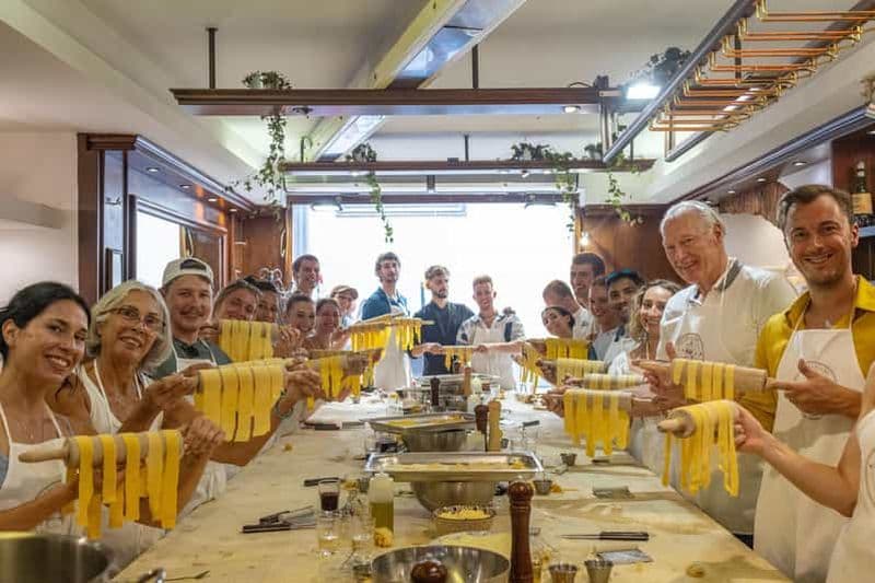 Florence : Cours de pâtes aux truffes avec meule de fromage flambée et Tiramisù