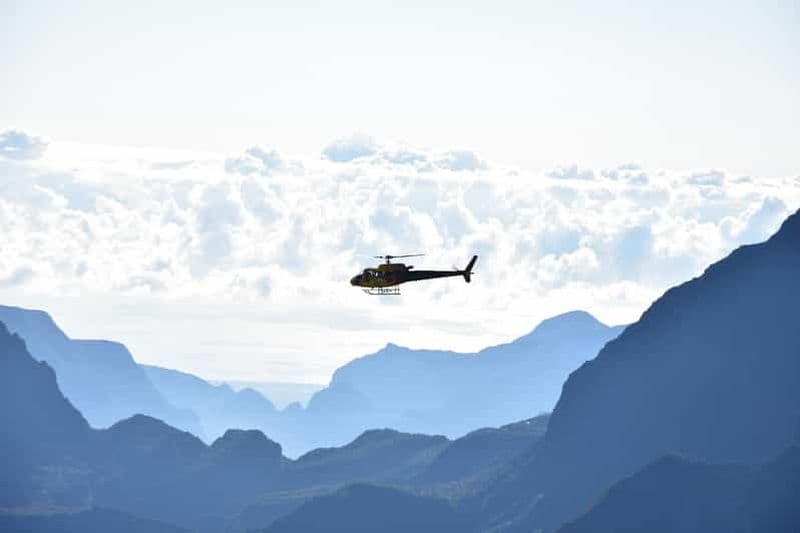 Survol en hélicoptère des volcans et cirques de La Réunion depuis St Pierre