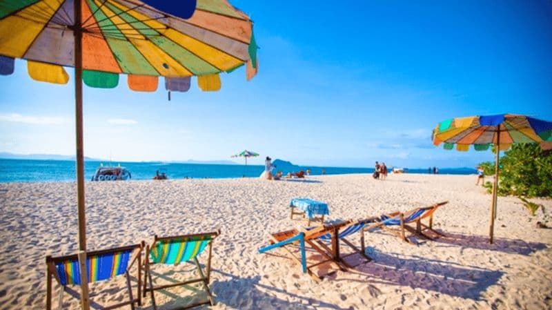 Phuket : visite d'une jounée en bateau à moteur privé dans les îles Khai