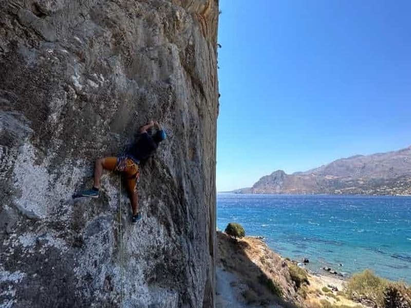 Escalade en Crète avec un guide dans les secteurs de la plage de Plakias