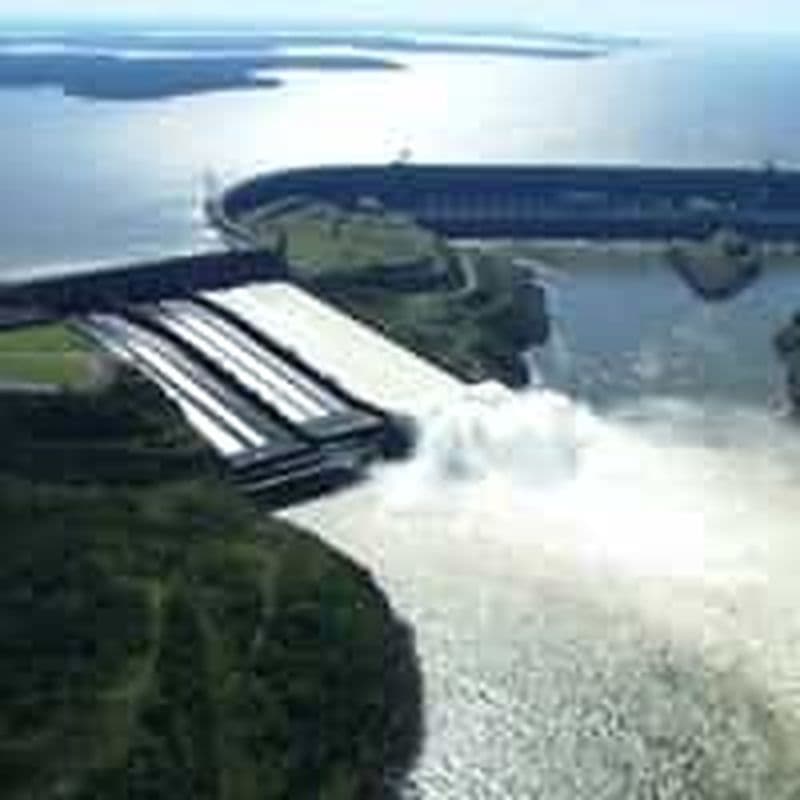 Depuis l'Argentine : Chutes d'Iguazu côté brésilien et barrage d'Itaipu