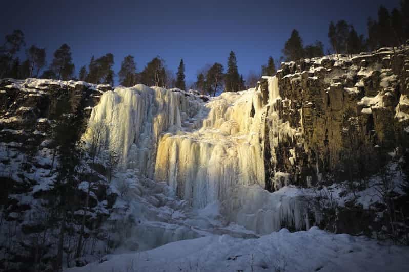 Au départ de Rovaniemi : excursion au canyon de Korouoma et aux chutes d'eau gelées