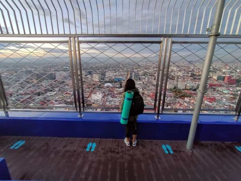 Torre Latino Ciudad de México : Cours de yoga au lever du soleil
