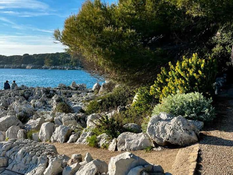 Cap d'Antibes : visite à pied interactive avec quiz et photos