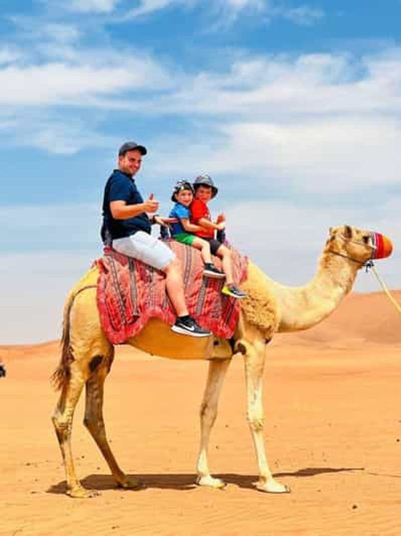 Dubaï : Excursion dans le désert au lever du soleil avec rallye dans les dunes et balade à dos de chameau