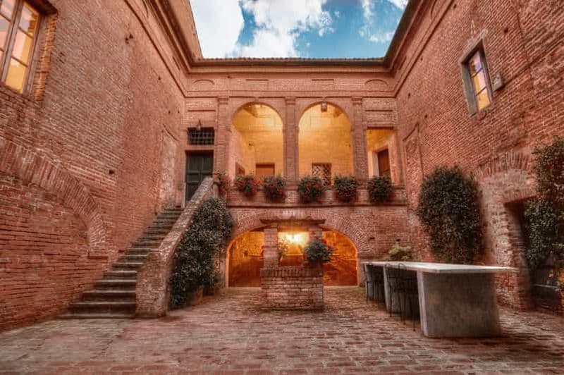 Montalcino : Dégustation de vin Brunello et déjeuner dans un château toscan